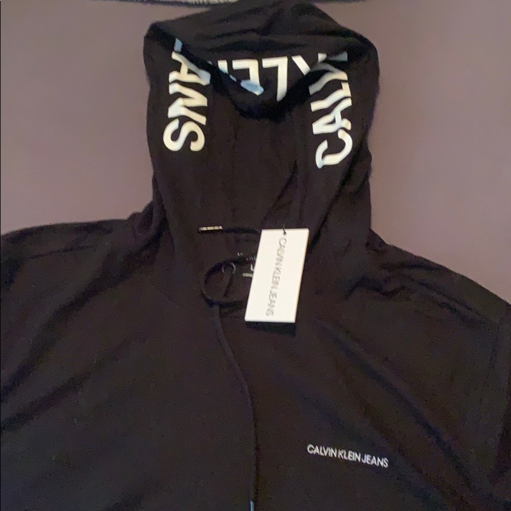 Calvin Klein Men’s thin hoodie sz Large.